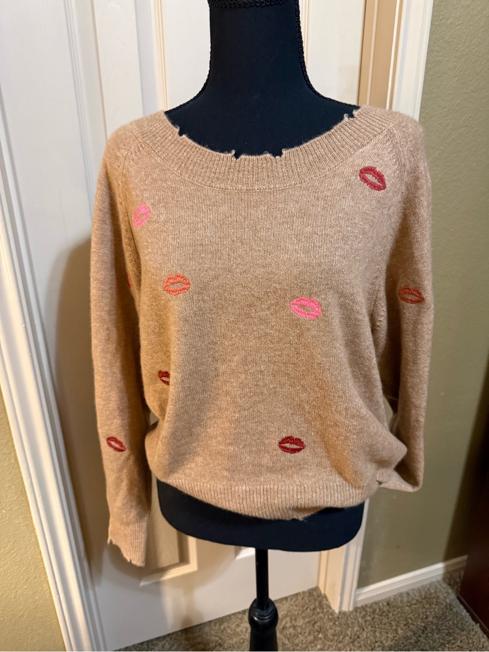 Beige Lip-Print Crewneck Sweater - Women's Casual Pullover